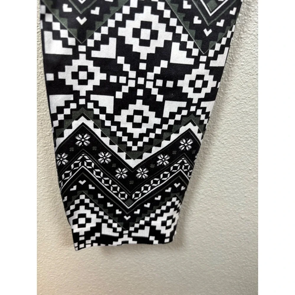 NO BOUNDARIES Juniors L Black White Chevron Print Seamless Ankle‎ Leggings NEW - Picture 7 of 11